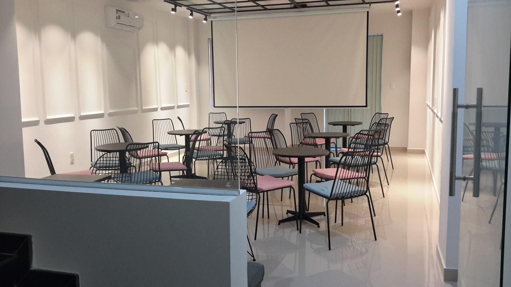 Phòng rộng rãi thích hợp cho tổ chức offline hoặc meeting